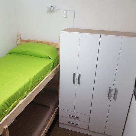 Habitación con baño privado Un piso por escalera Buenos Aires Exterior foto