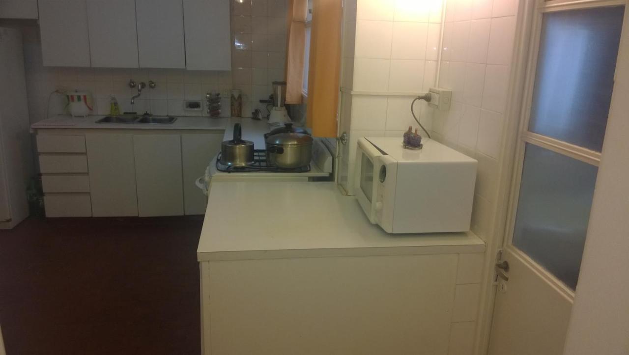 Habitación con baño privado Un piso por escalera Buenos Aires Exterior foto