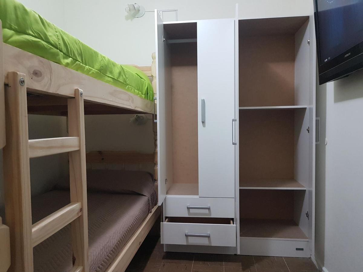 Habitación con baño privado Un piso por escalera Buenos Aires Exterior foto