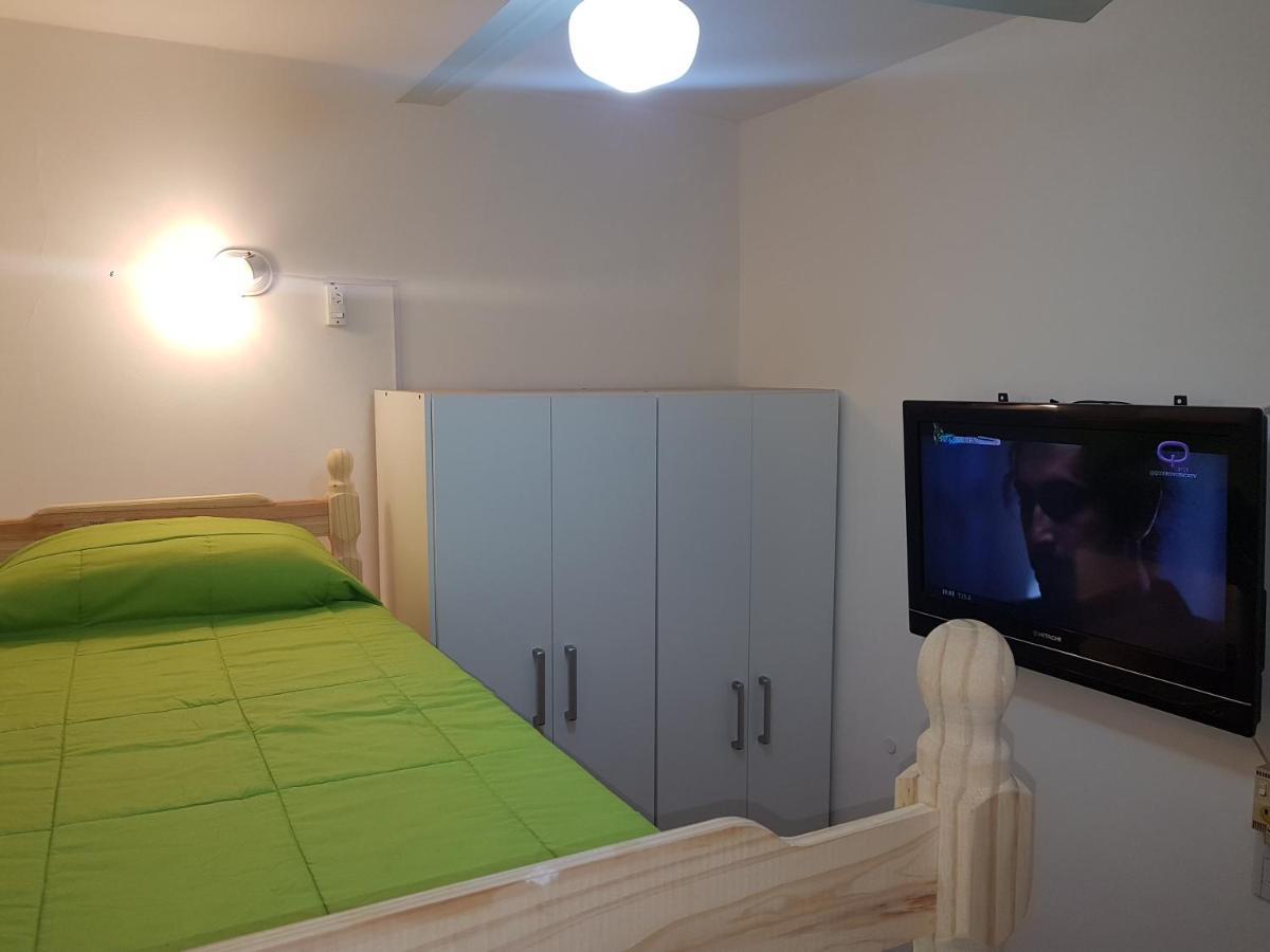 Habitación con baño privado Un piso por escalera Buenos Aires Exterior foto