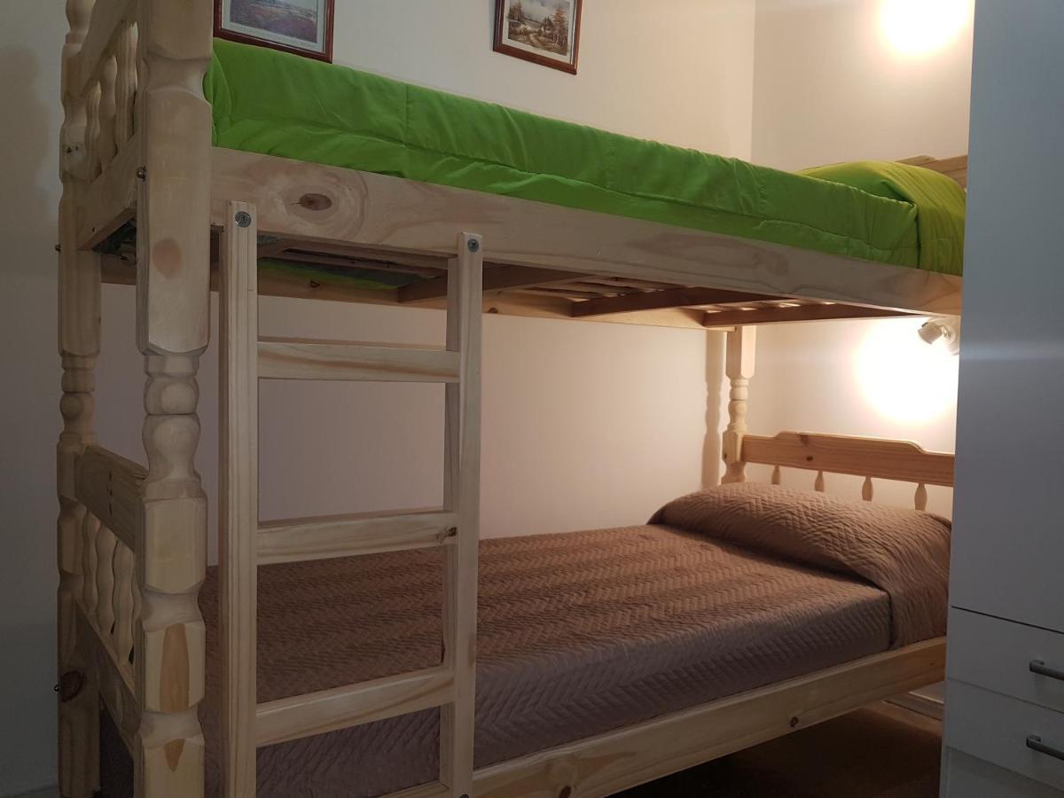 Habitación con baño privado Un piso por escalera Buenos Aires Exterior foto