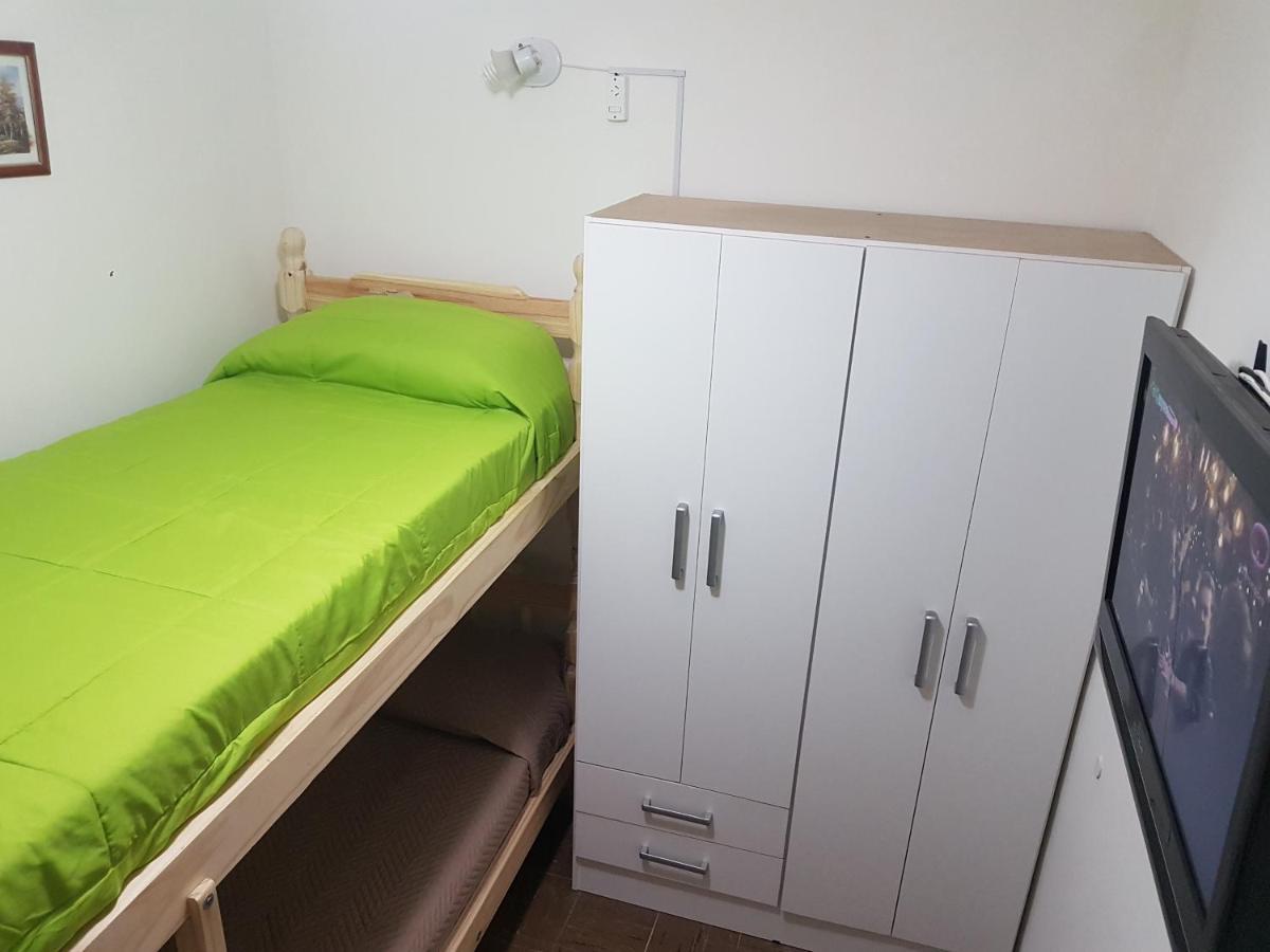 Habitación con baño privado Un piso por escalera Buenos Aires Exterior foto