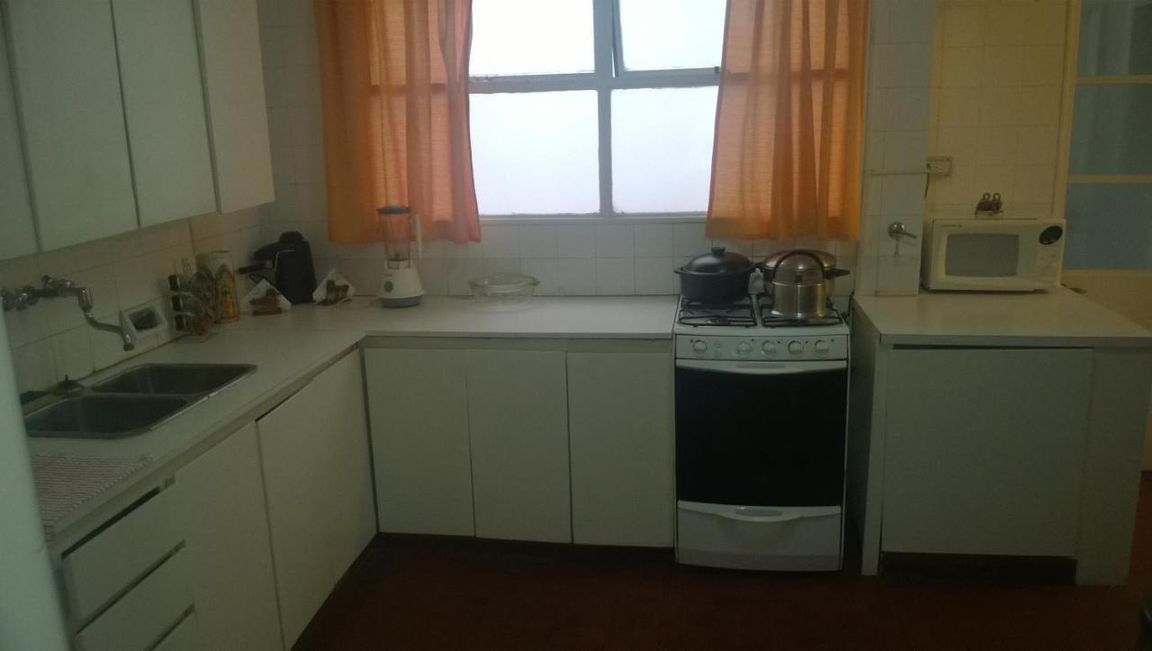 Habitación con baño privado Un piso por escalera Buenos Aires Exterior foto