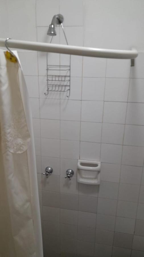 Habitación con baño privado Un piso por escalera Buenos Aires Exterior foto
